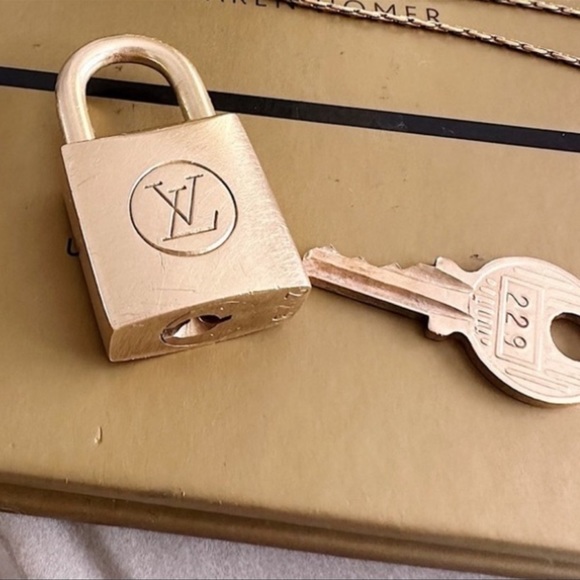 Louis Vuitton Square 200 Series Square Lock & Key - Picture 1 of 8